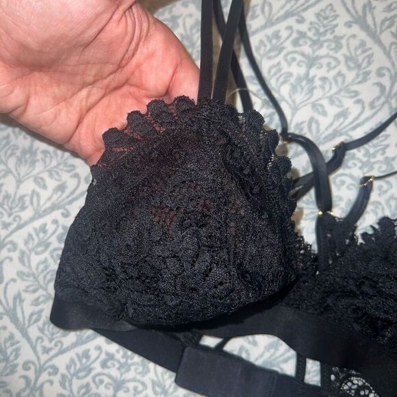 NWOT Aerie Women's Black Floral Far Out Lace Strappy Triangle Unlined Bralette s - Picture 4 of 6